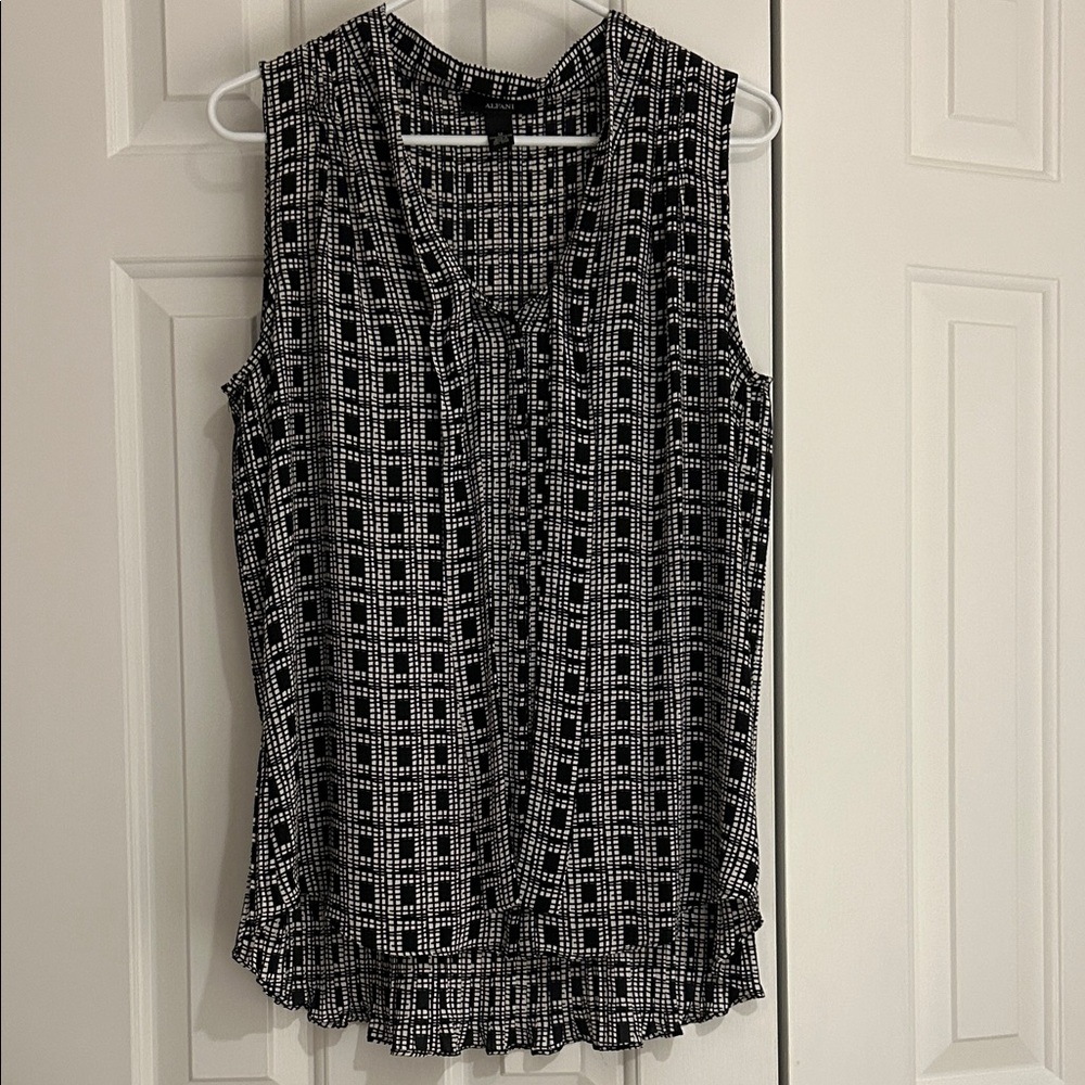 Alfani Black and White Sleeveless Women's Top size 12 - like new
